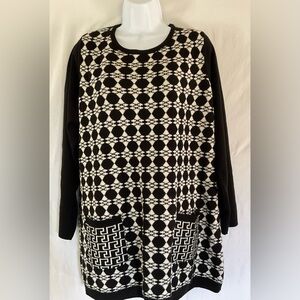 Susan Graver 1XL Sweater Printed Black/white front pockets p24” L31”